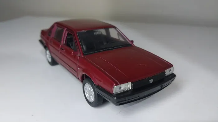 Miniatura de Carro Volkswagen Santana 1:43 (11,5 cm X 4,5 cm)