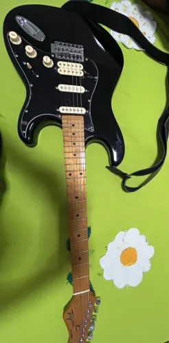 Guitarra para vender ou trocar em algo.