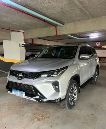 Toyota Hilux SW4 SRX Plat. 4X4 2.8 TB Die. Aut. 2025