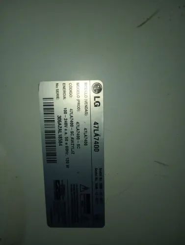TV LG 47 COM TELA QUEBRADA - SOM FUNCIONA - PEÇAS (Para retirada de peças)