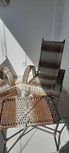 Conjunto de cadeiras e mesinha