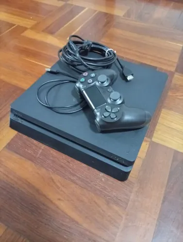 Ps4 Slim semi-novo com 500 GB em ótimo estado!