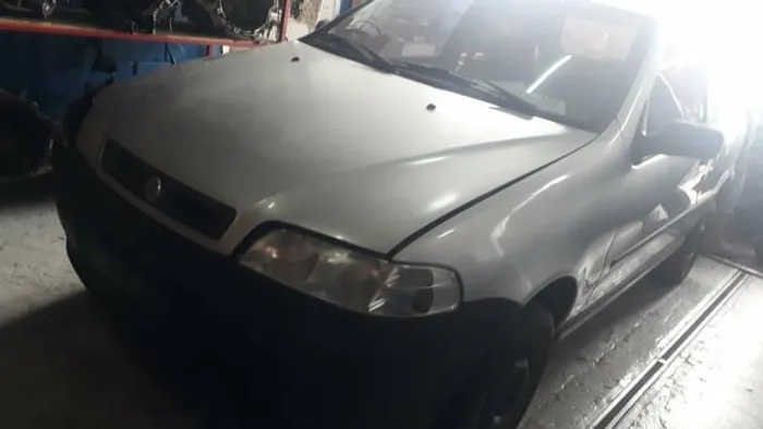 Palio 2002 para retirada de peças