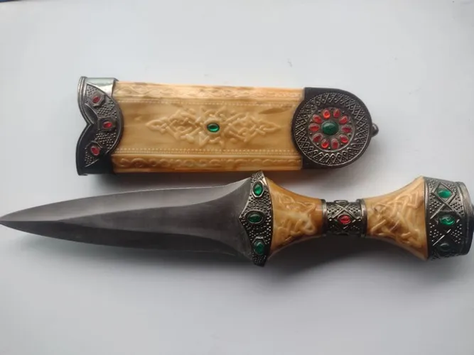 Punhal faça tipo antigo