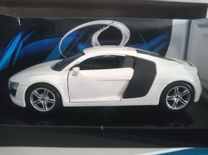Miniatura Audi R8 Maisto 1/24