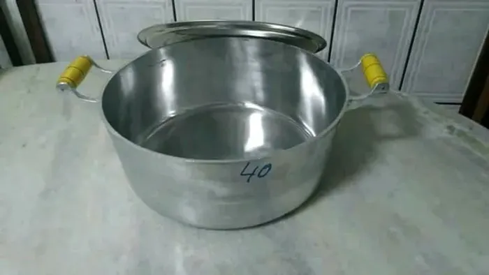 Panela alumínio batido N40 grande na Promoção 250 reais avista