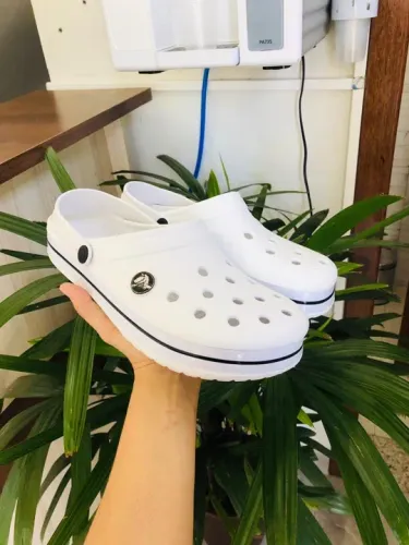 Oferta Sandálias Crocs Tradicionais - Valor promocional