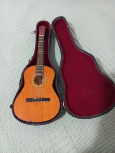 Miniatura Vintage de Violão