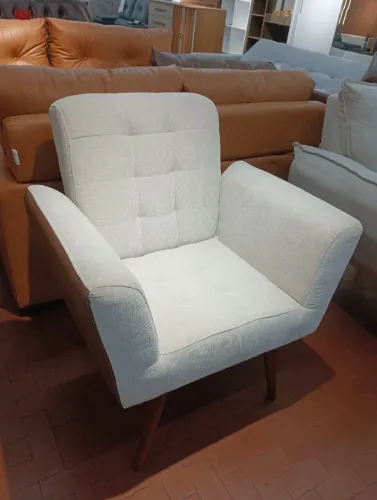 Poltrona Decorativa Larissa Plus.