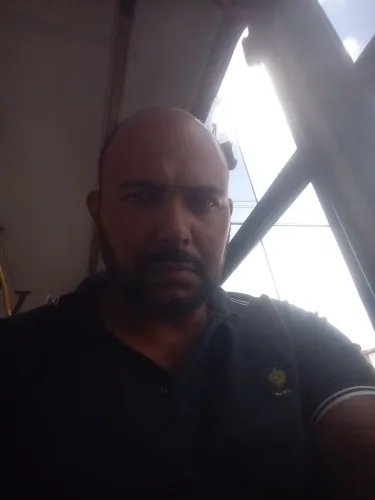 Me ofereço para trabalhar com motorista particular motoboy e ajudante mecânico