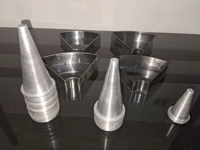 CONES E MOLDES PARA PRODUZIR PIZZA EM FORMATO DE CONE