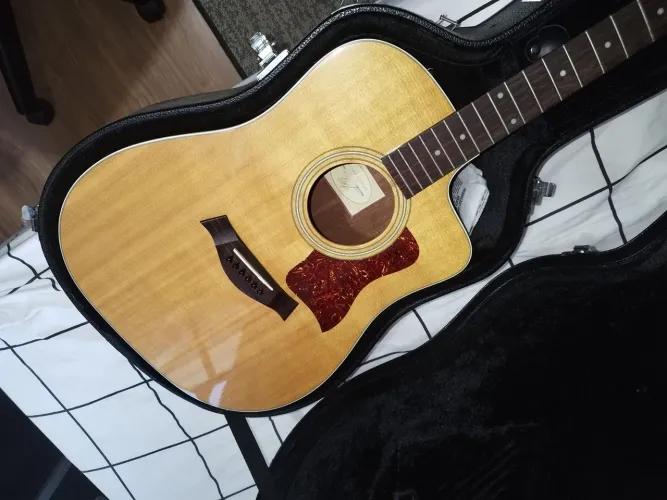 Violão Taylor 210CE - Usado