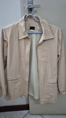 Jaqueta couro legítimo bege feminina R&H Couros