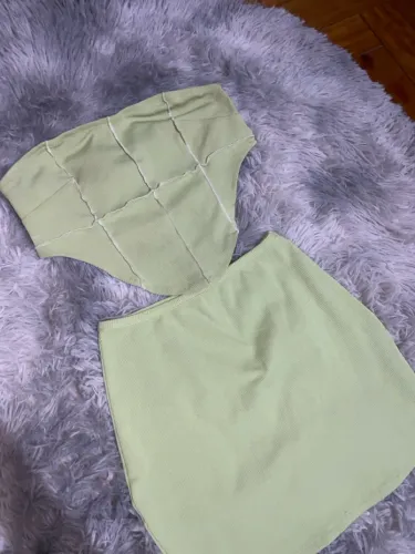 Conjunto Cropped e Saia 