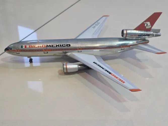 MINIATURA DC-10 Aeroméxico 1:200  INFLIGHT200