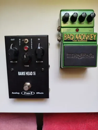 Pedais de efeito: Rams Head Si