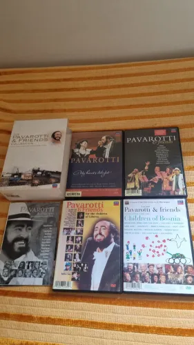 DVDs Box Pavarotti & Friends com 4 dvds