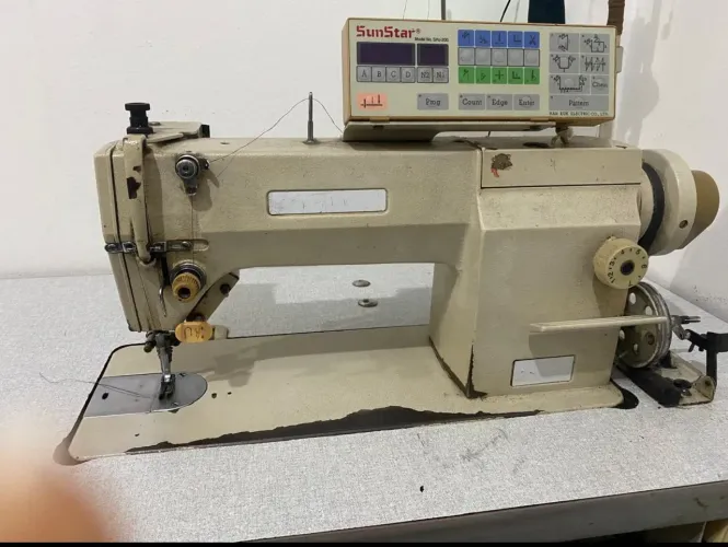 Máquina de costura reta industrial eletrônica