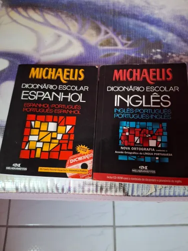 Dicionários Escolar Michaelis Espanhol e Inglês