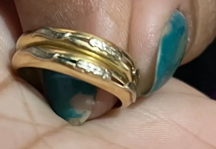 Aparador em ouro 18 valor 1600 reais 