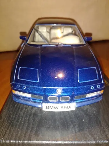 Miniatura Maisto de BMW 850i 1990 Made in Thailand Azul