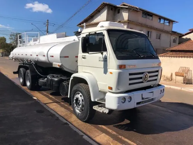 G) Volkswagen 26.260 Com Pipa 15 Mil Litros - Traçado