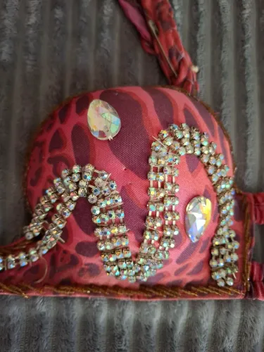 Traje egípcio de Dança do Ventre com Strass e Pedrarias.  Veste do 38 ao 44. 