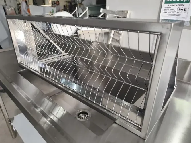 Escorredor de Pratos em Inox com Design Ergonômico e Resistente