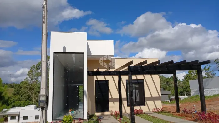 CASA COM 95m², 3 DORMITÓRIOS, SUÍTE E SACADA - CONDOMÍNIO GREEN CAMINHO DO MEIO