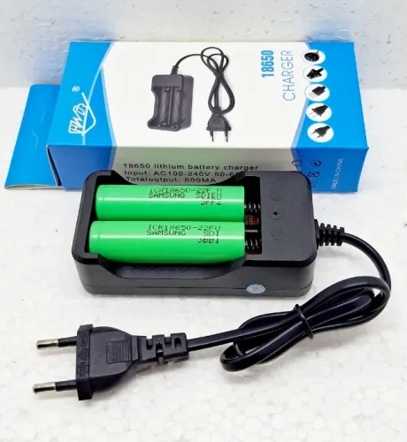 Carregador + 2 Baterias 2000mAh Recarregáveis De Lítio 18650