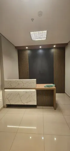 Alugo sala no Ed Top Tower com 53 m², 04 salas, copa, banheiro e vaga de garagem, Cuiabá