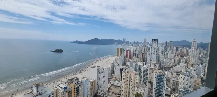 VISTA MAR 4 suíte, 5 bwc, 3 vg, churrasq. carvão e lazer completo melhor localização de BC