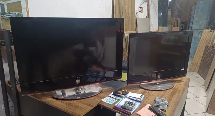(( C/ DEFEITO )) Duas TVS LG SCARLET II ( Itaquá )