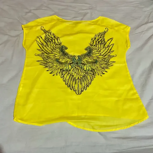 Blusa Amarela com Estampa de Asas