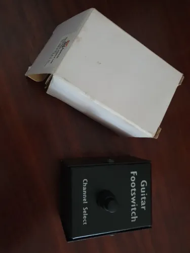 PEDAL FOOTSWITCH PARA AMPLIFICADORES E ACIONAMENTO DE PEDAIS