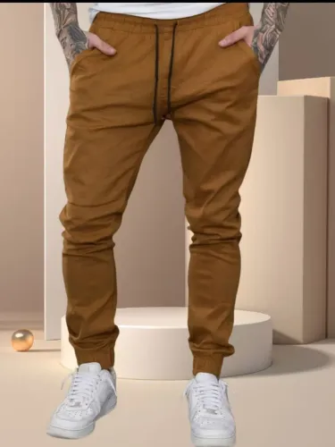 Calça jogger marrom estilosa