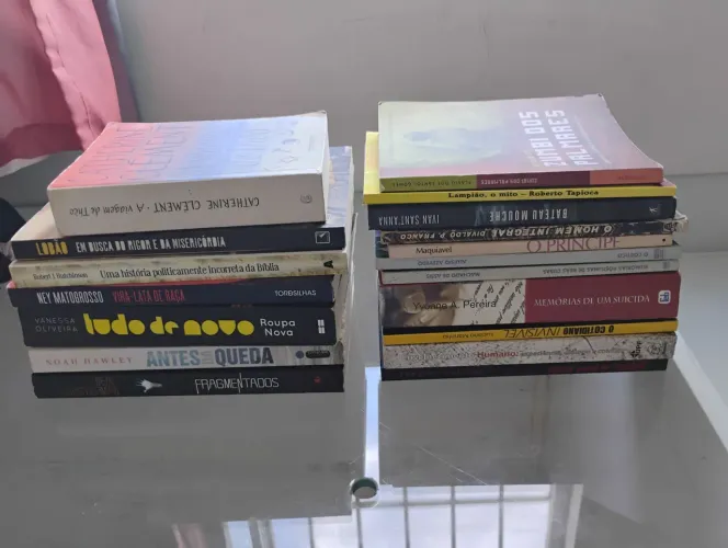 16 livros diversos só vendo todos por 100,00