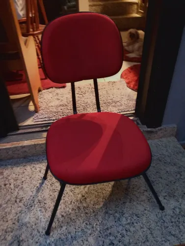 Cadeira secretária estofada