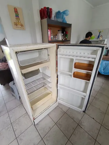 Geladeira antiga na Praia