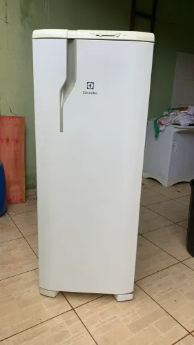 VENDE-SE GELADEIRA 