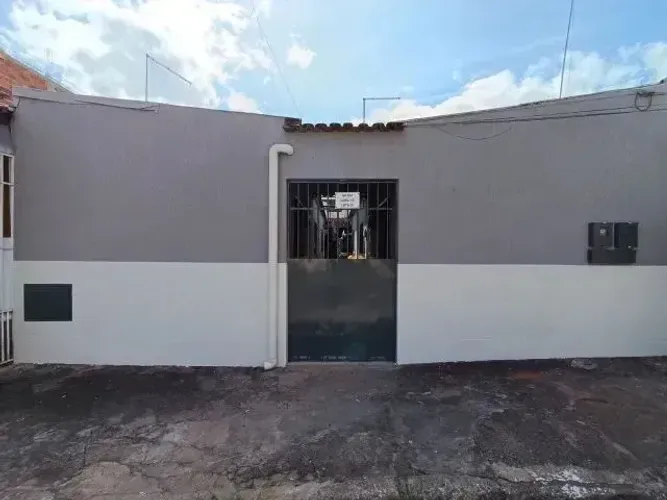 ATENÇÃO INVESTIDOR! Lote na QR 204! Escriturado com 4 KITS e Renda R$ 2800/Mês! SHIS!