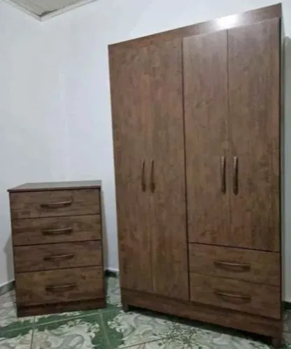 Guarda-Roupa de Madeira 4 Portas e 2 Gavetas
