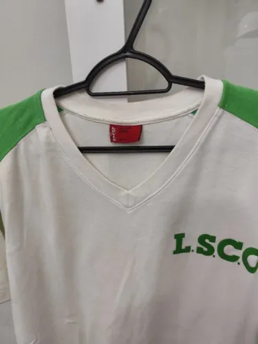 Camiseta Levis masculina Branca com detalhes em verde M - usado