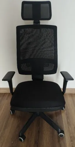 Cadeira escritório com apoio de cabeça ergonômica certificada modelo Brizza