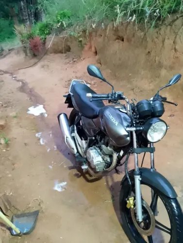 Toda em dia, no ponto de transferência 