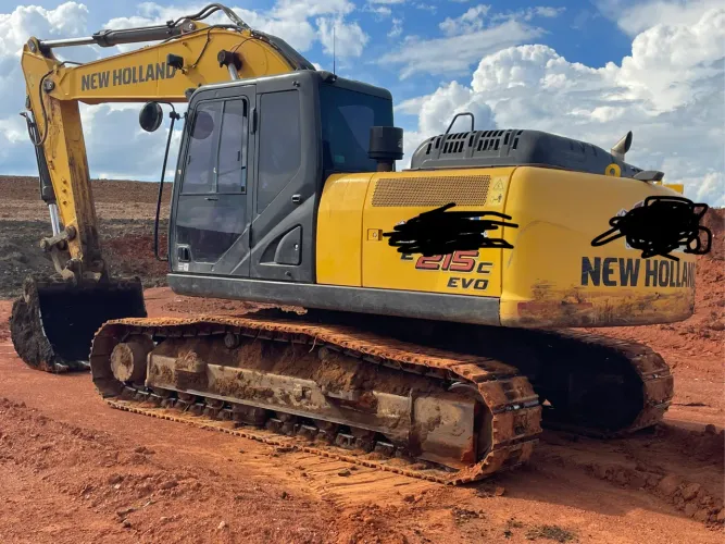 Escavadeira E215C Ano 2020