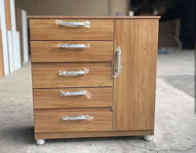 Cômoda Zaqueu 5 gavetas com 1 porta MDF