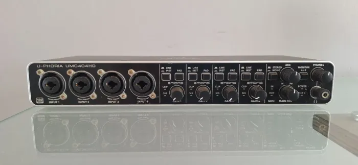 Interface de Áudio Profissional U-Phoria UMC 404 HD