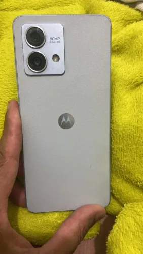 Moto g84 