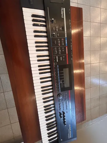 Teclado Juno Stage